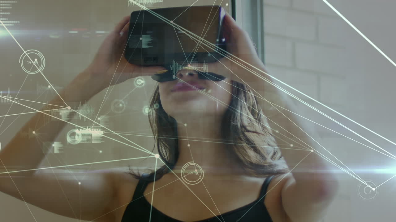 animación de la red de conexiones sobre una mujer caucásica que usa auriculares vr