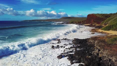 Antena-De-Cámara-Lenta-Sobre-La-Costa-Noroeste-De-Molokai-Hawaii-1