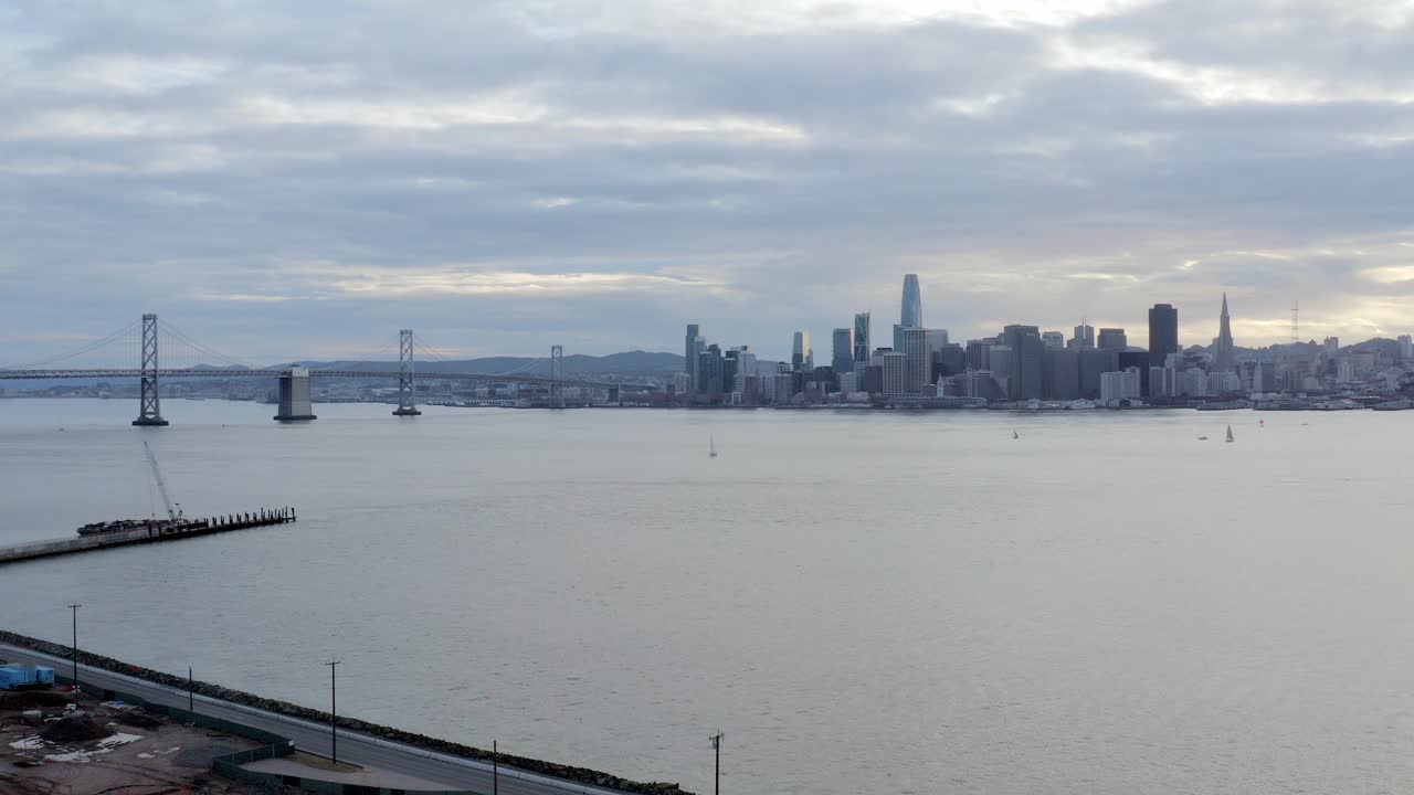 공중: 도시와 바다의 경치 좋은 전망