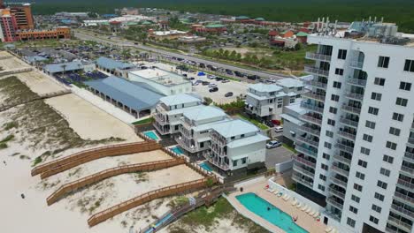 revelando condos y hoteles en la playa naranja