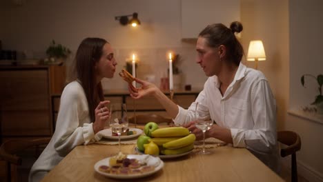 cena romántica en el hogar