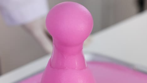 과학 실험에서 다채로운 거품 폭발