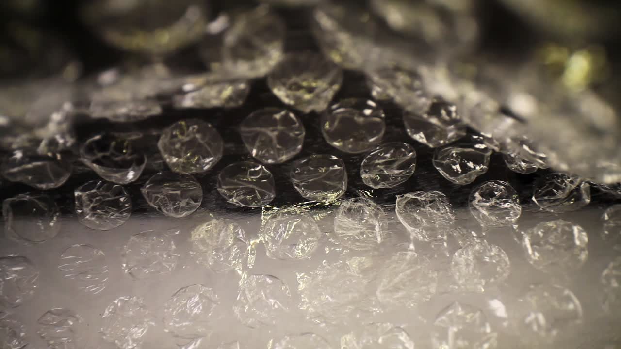 추상적 배경을 시작한 다음 버블 랩 백에서 꺼냅니다.