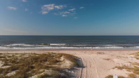 4K-Aufnahmen-Vom-Strand-Auf-Oak-Island,-NC,-Am-Vormittag