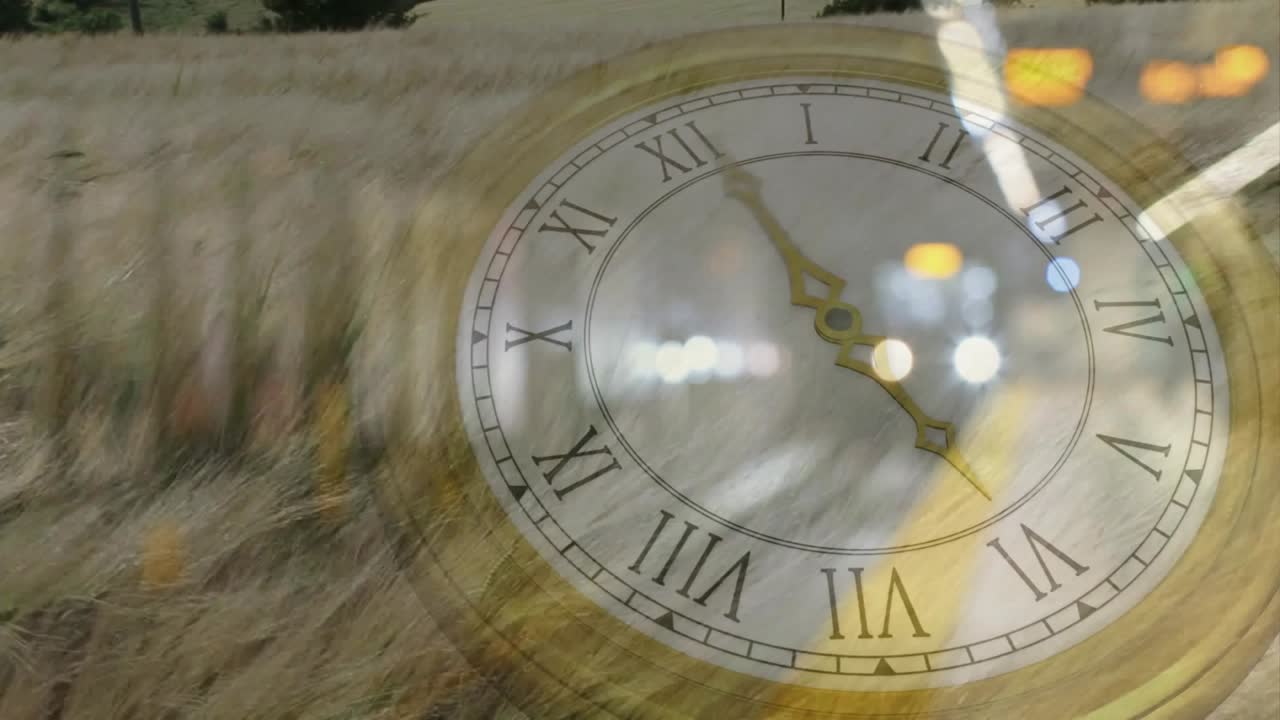 Eine Überblendung setzt ein, eine Uhr mit römischem Zifferblatt dreht sich, goldene Zeiger bewegen sich, ein Bokeh-Effekt breitet sich aus und zeigt die Zeit an.
