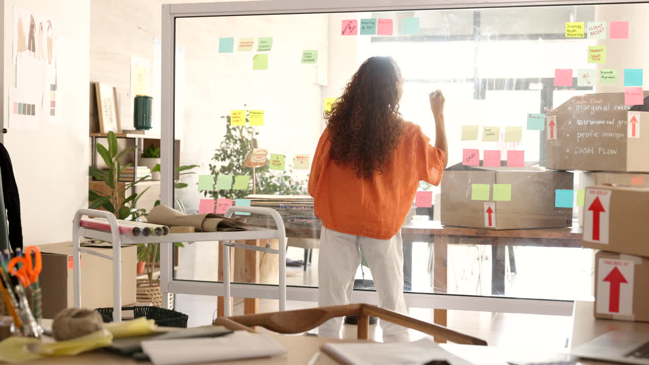 planificación, logística y envío con un negro