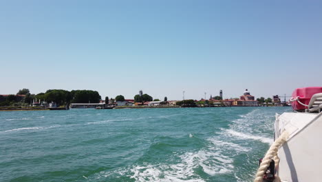 venice from a boat pan from right to left 4k 29,97 frames per sec 8 sec