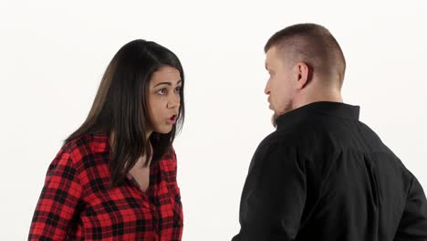 pareja discutiendo