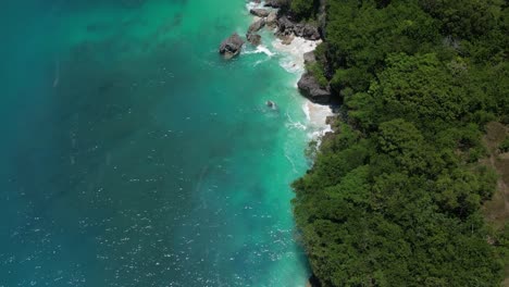 Blue-sea-on-the-coast-of-Bali,-Indonesia-during-the-summer