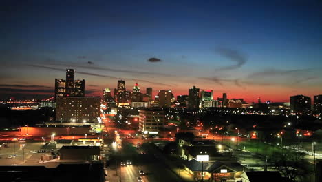 Zeitraffer-Am-Späten-Abend-Blick-Auf-Detroit-Michigan