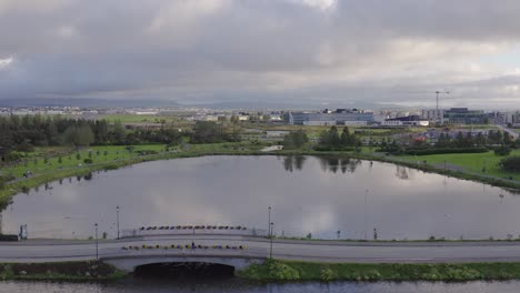 Picturesque-bridge-at-Lake-Tjörnin,-park-in-capital-Reykjavik,-Iceland