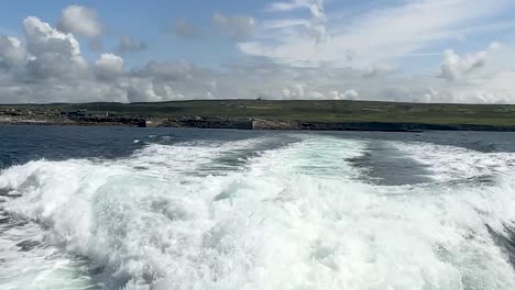 Water-Stream-behind-the-boat