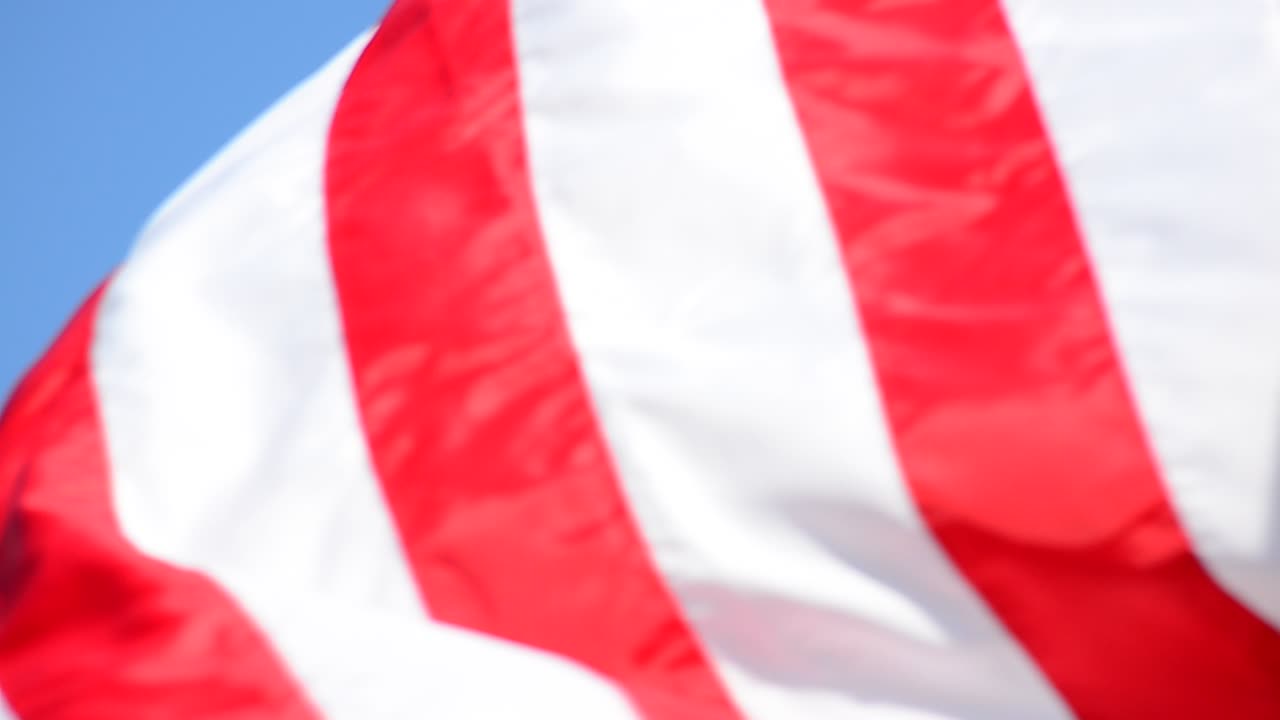 USAs flagg blafrer i vinden