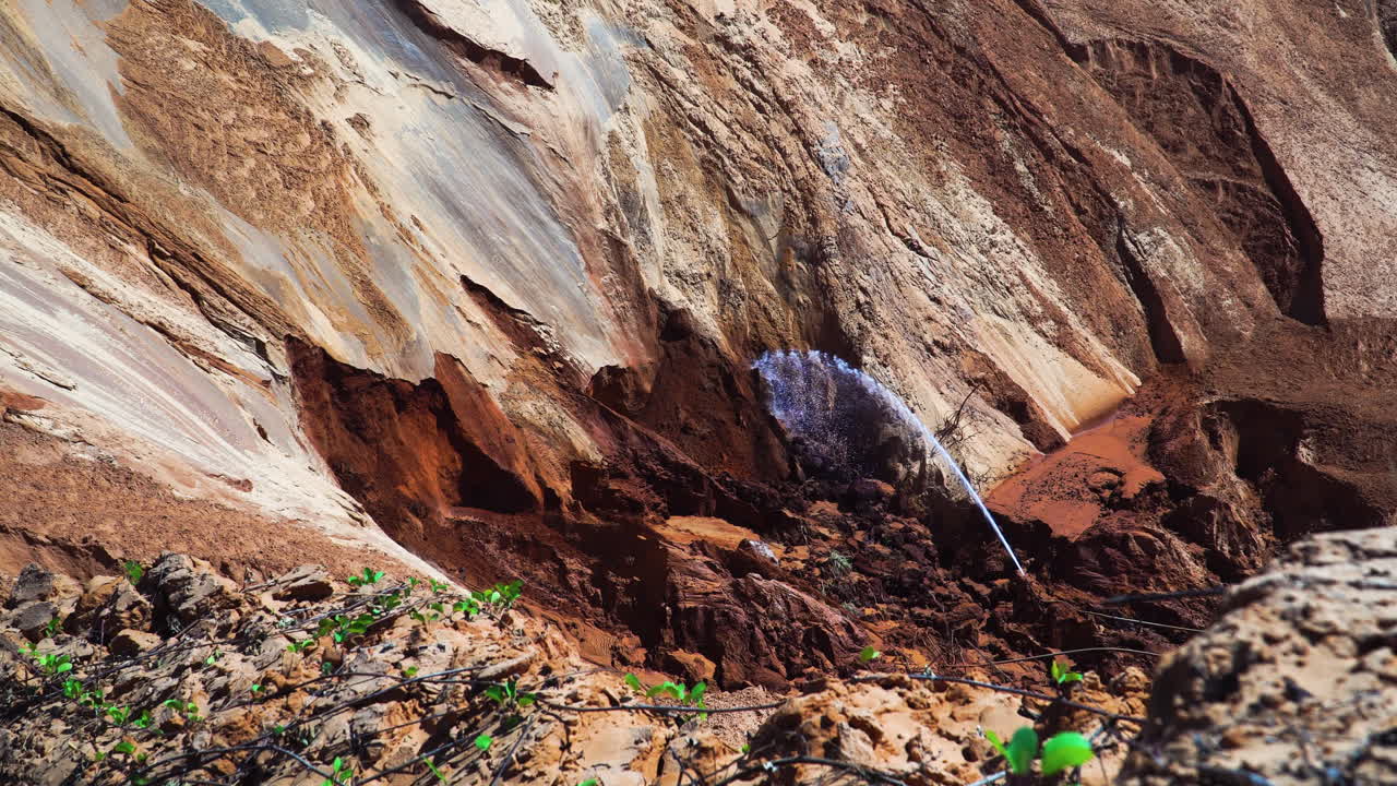 destrucción de dunas de arena con chorro de agua, cardán, ángulo alto
