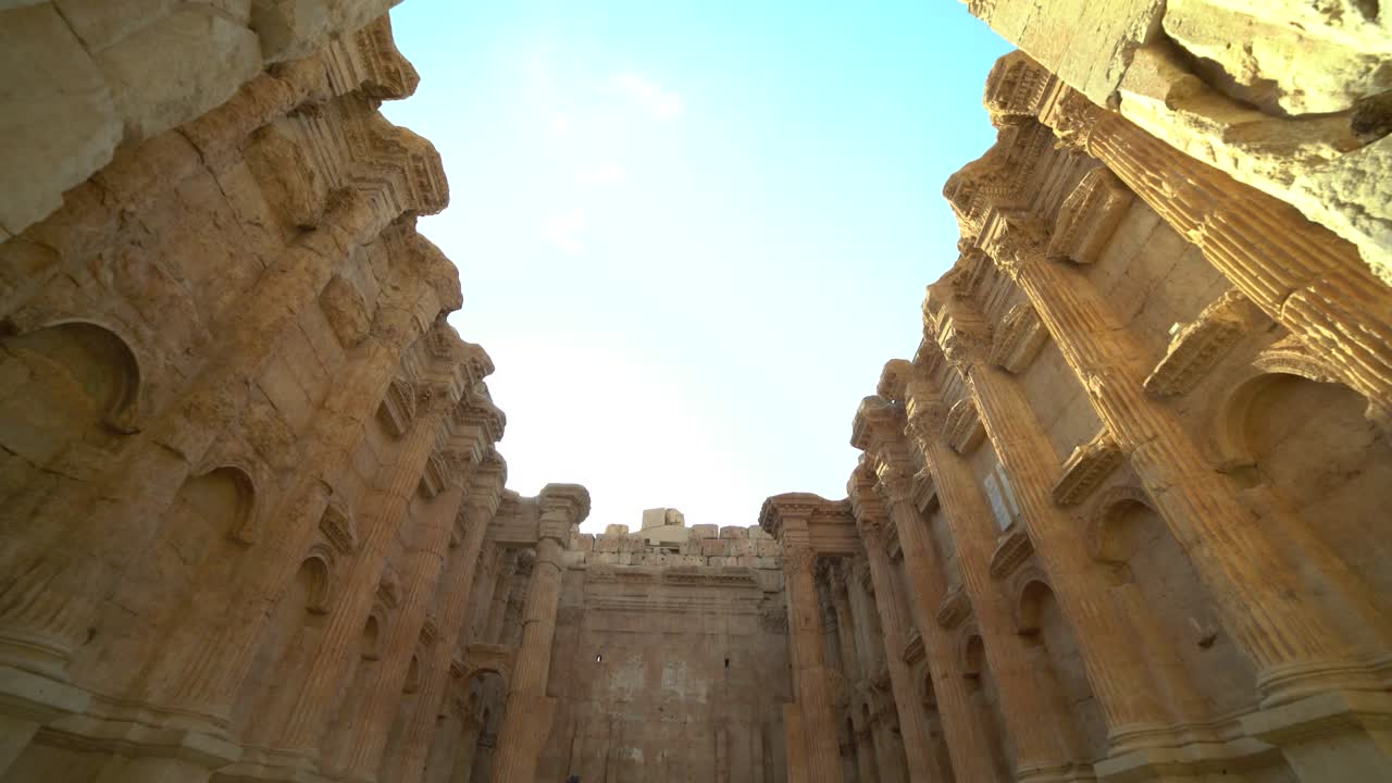 el antiguo templo romano histórico de baco en baalbek, líbano