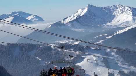 Snowboarder-De-Estilo-Libre-Haciendo-Un-Agarre-De-Nariz-540