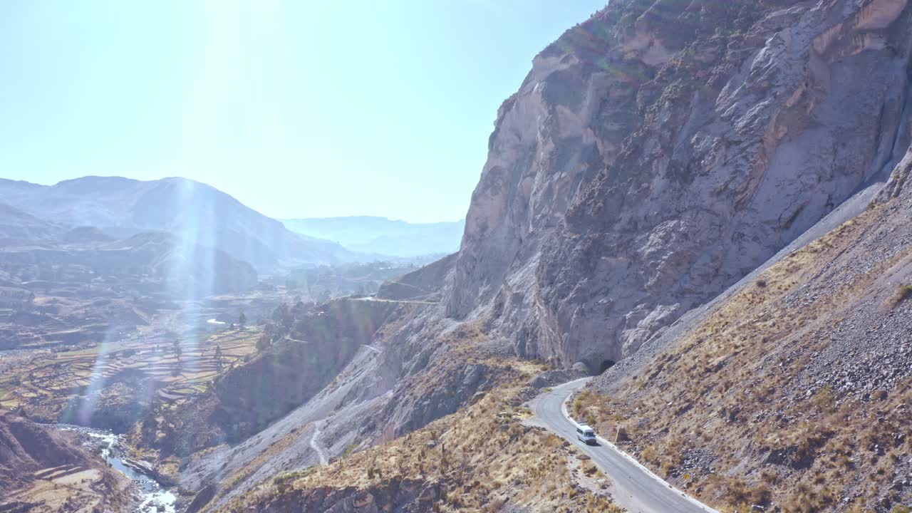 toma aerea del distrito de maca, tunel de peña blanca, ruta del valle del colca