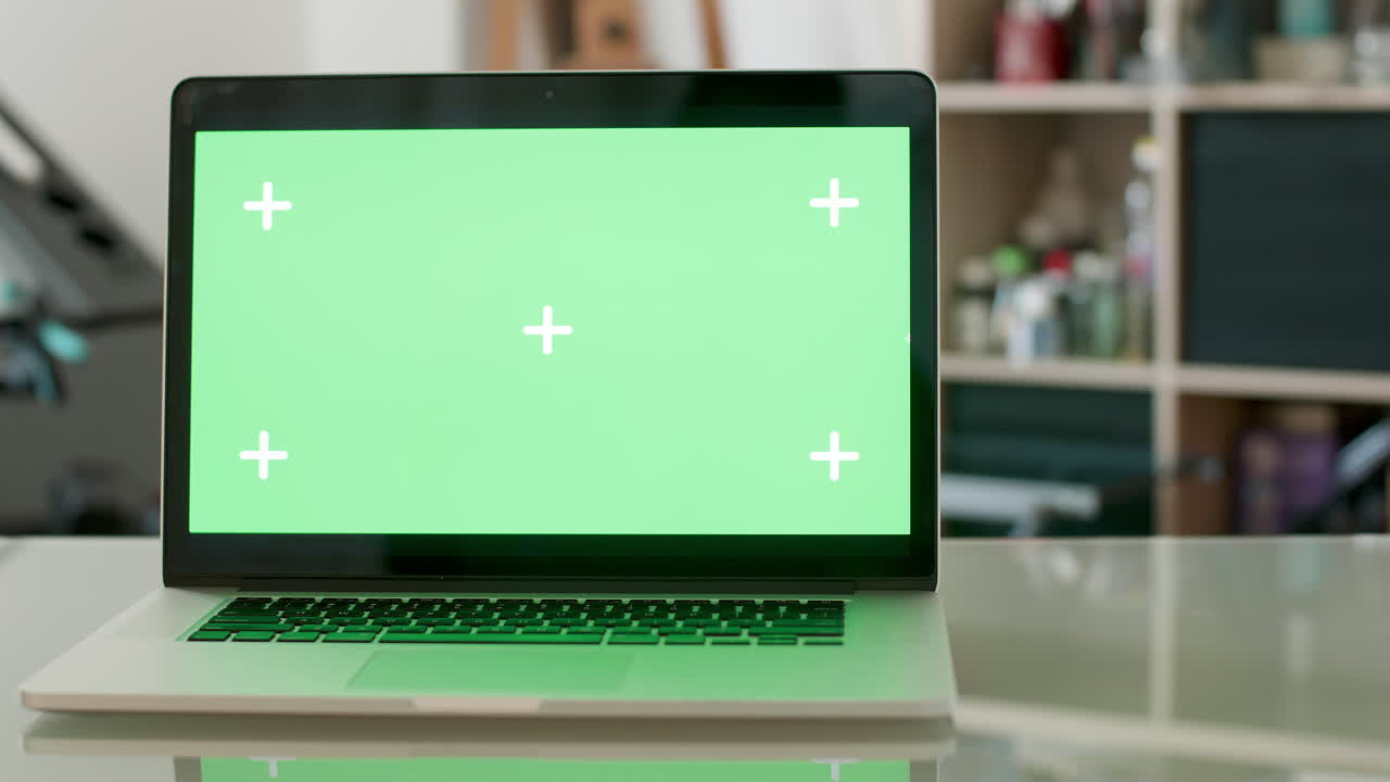 portátil con pantalla verde