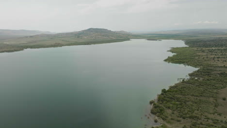 Vast-Dalis-Mta-water-reservoir-with-steppe-landscape-around,-Georgia