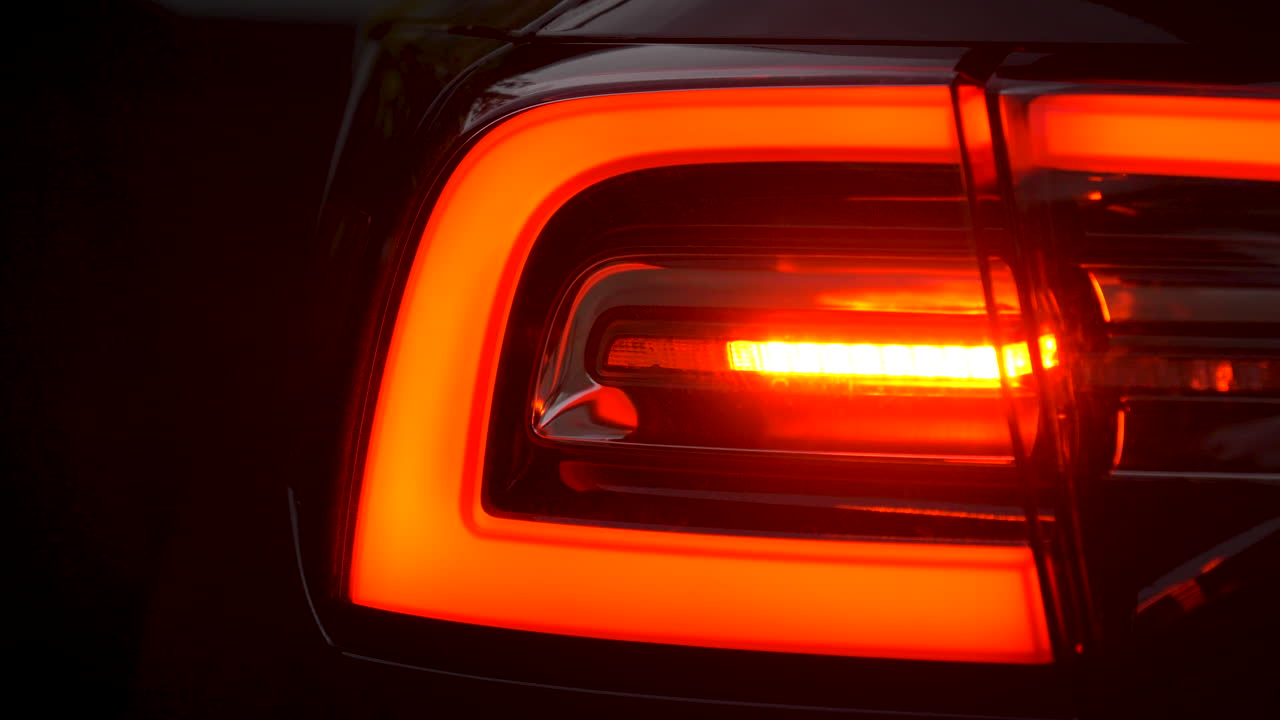 50fps 슬로우 모션의 tesla 백라이트 클로즈업