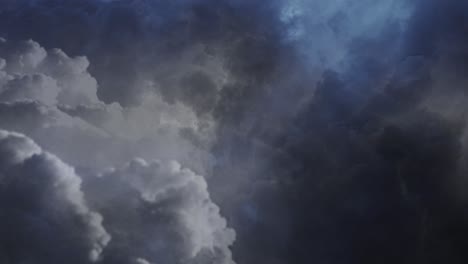 4k-Ansicht-Von-Cumulonimbus-Wolken-Am-Dunklen-Himmel-Und-Gewitter