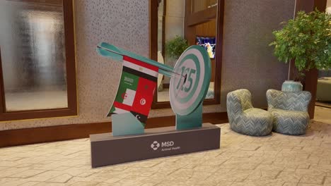 un cartel lleno de banderas árabes en un hotel en el alamein, egipto.