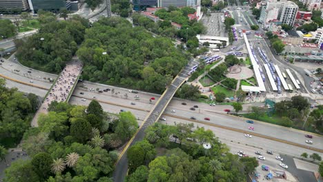 Dinámica-Urbana:-Exploración-Aérea-De-Conductores-En-Circuito-Interior-Y-Paseo-De-La-Reforma,-Ciudad-De-México