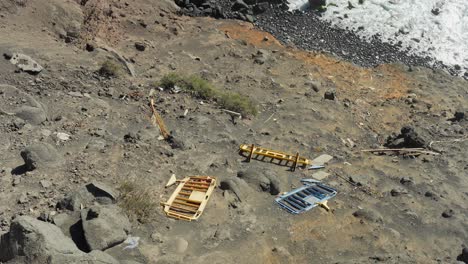 Barandillas-Caídas-En-Un-Acantilado-Rocoso-Cerca-Del-Océano-Atlántico-En-Tenerife