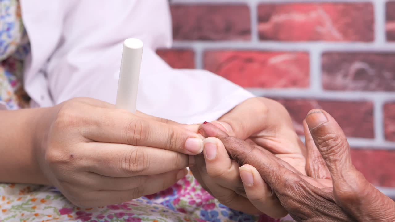 노인 환자의 혈당 검사