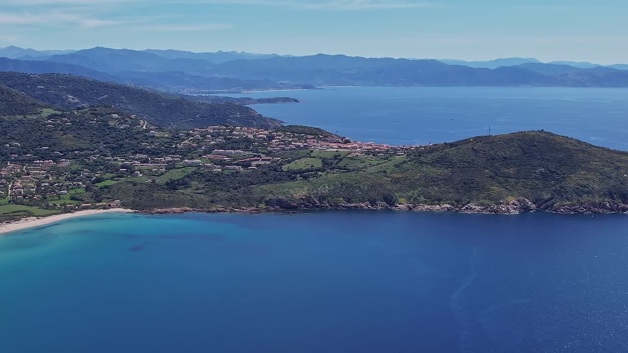 Vista dell'area costiera della Corsica, Francia, sul Mar Mediterraneo