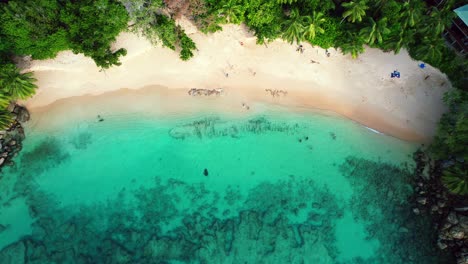 Vogelperspektive-Auf-Den-Lokalen-Und-Touristischen-Sonntag-Am-Strand