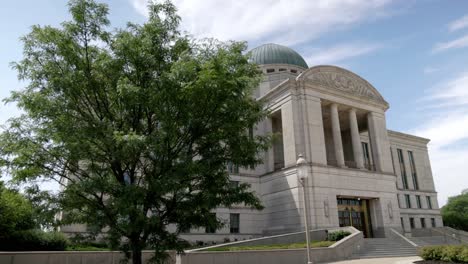 Iowa-Supreme-Court-building-in-Des-Moines,-Iowa-with-gimbal-video-walking-sideways