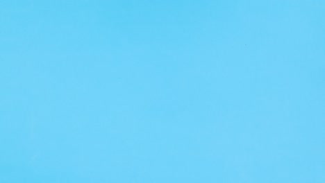 rebanadas de frutas haciendo sonrisas en el tema azul. detenga el movimiento