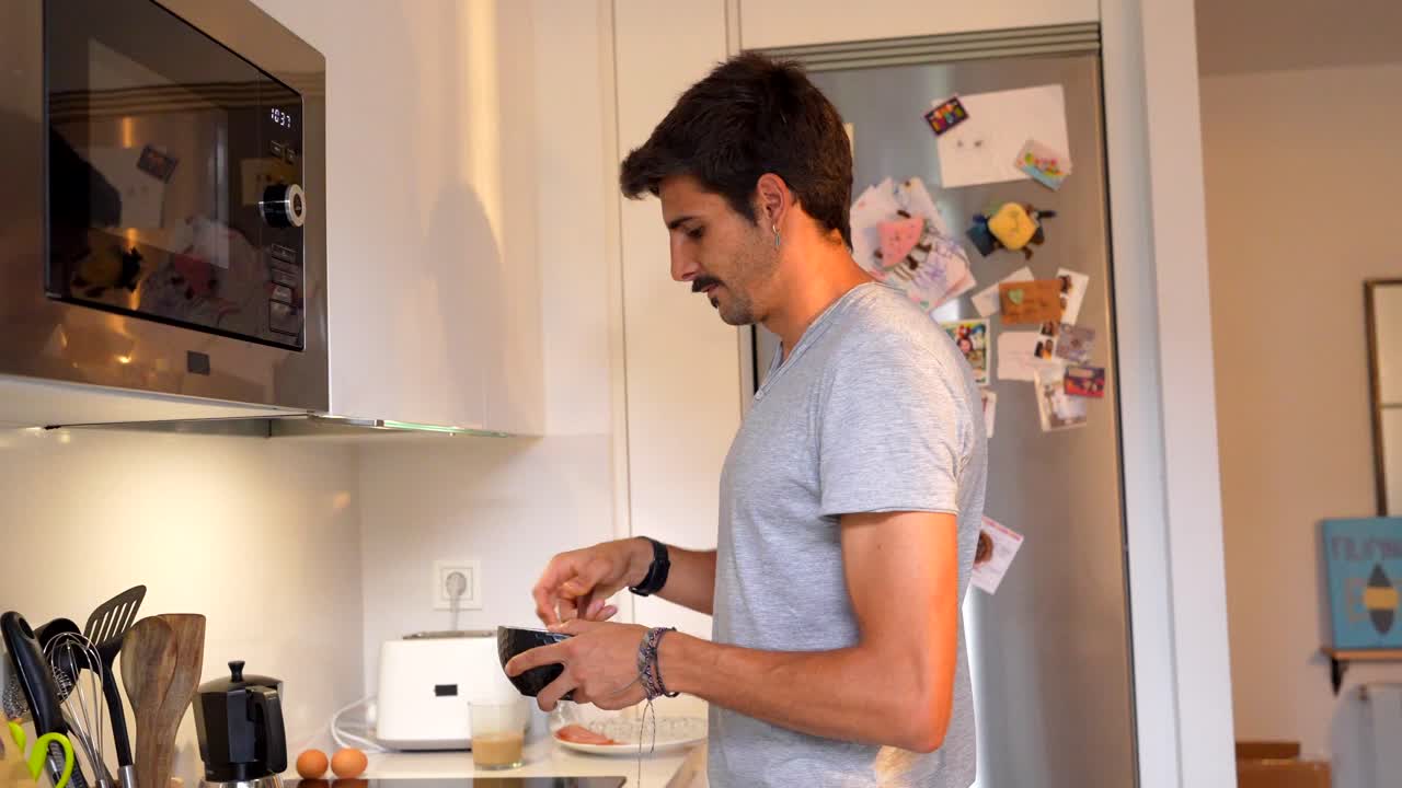 Man cooking eggs in the kitchen