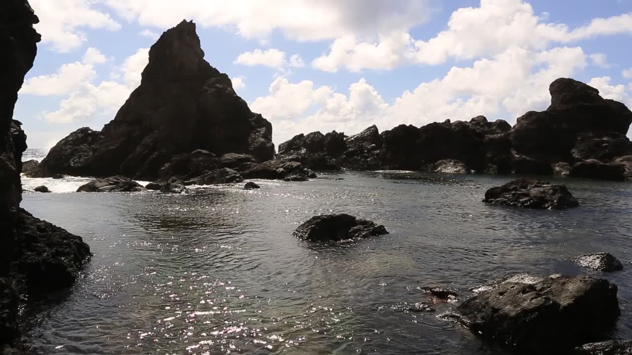 calma rocas en el agua de st