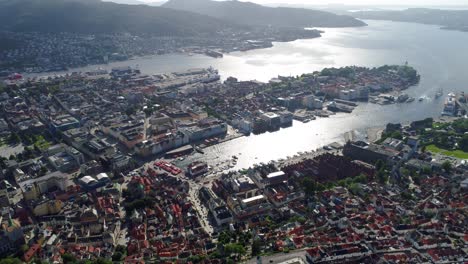 Bergen-Es-Una-Ciudad-Y-Municipio-De-Hordaland,-En-La-Costa-Oeste-De-Noruega.-Bergen-Es-La-Segunda-Ciudad-Más-Grande-De-Noruega.