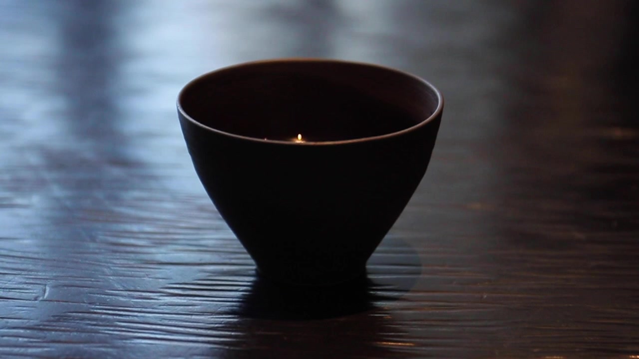 Teh Panas Mengepul dalam Upacara Teh Jepang di Tokyo, Jepang