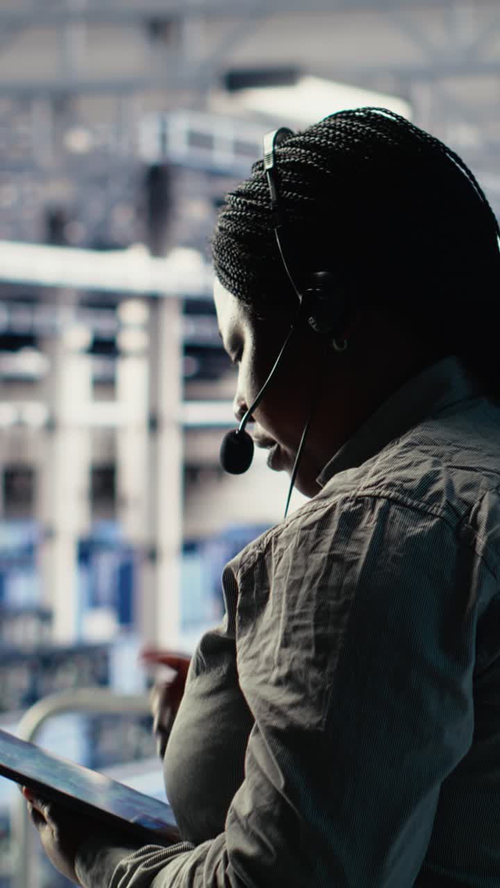 Vertical Video Data Center Colleagues Using Artificial Intelligence To Help Customers