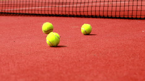 Tennis-balls-hitting-the-court