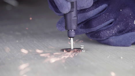 electric milling cutter flattens a screw