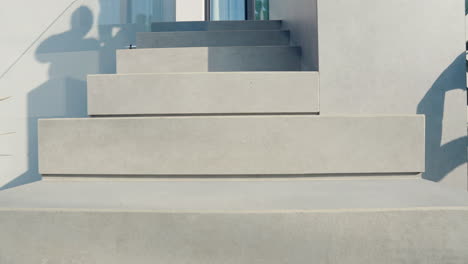 Light-gray-modern-staircase-in-a-contemporary-Italian-style