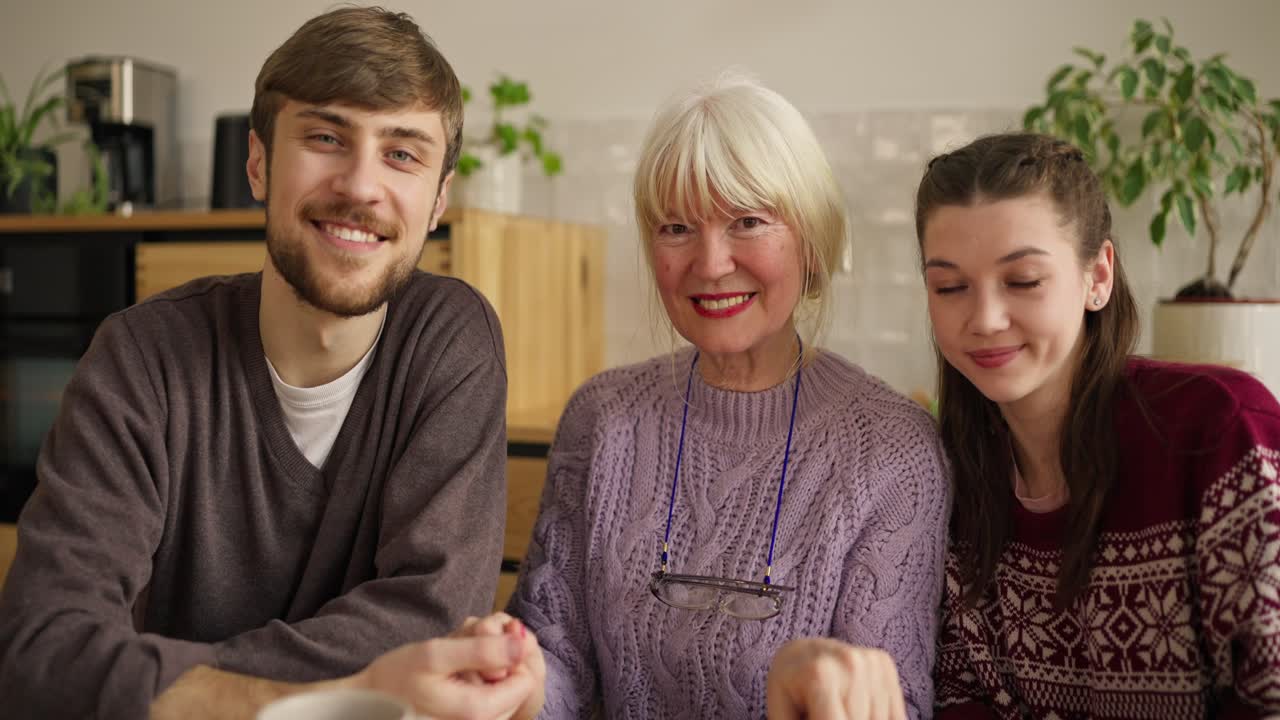 행복한 가족 초상화.