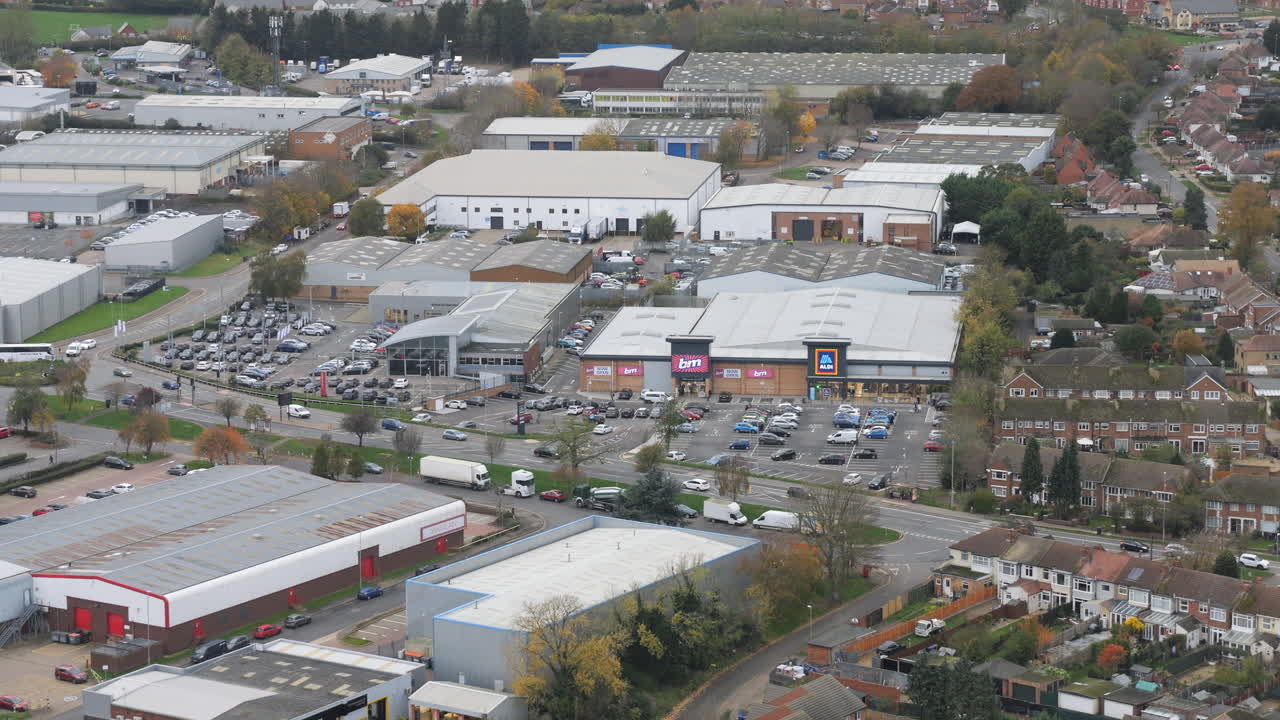 노샘프턴의 bandm 스토어 및 aldi 스토어 슈퍼마켓