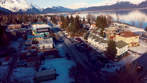 4K-Drone-Video-of-Homes-in-Seward,-Alaska-During-Winter