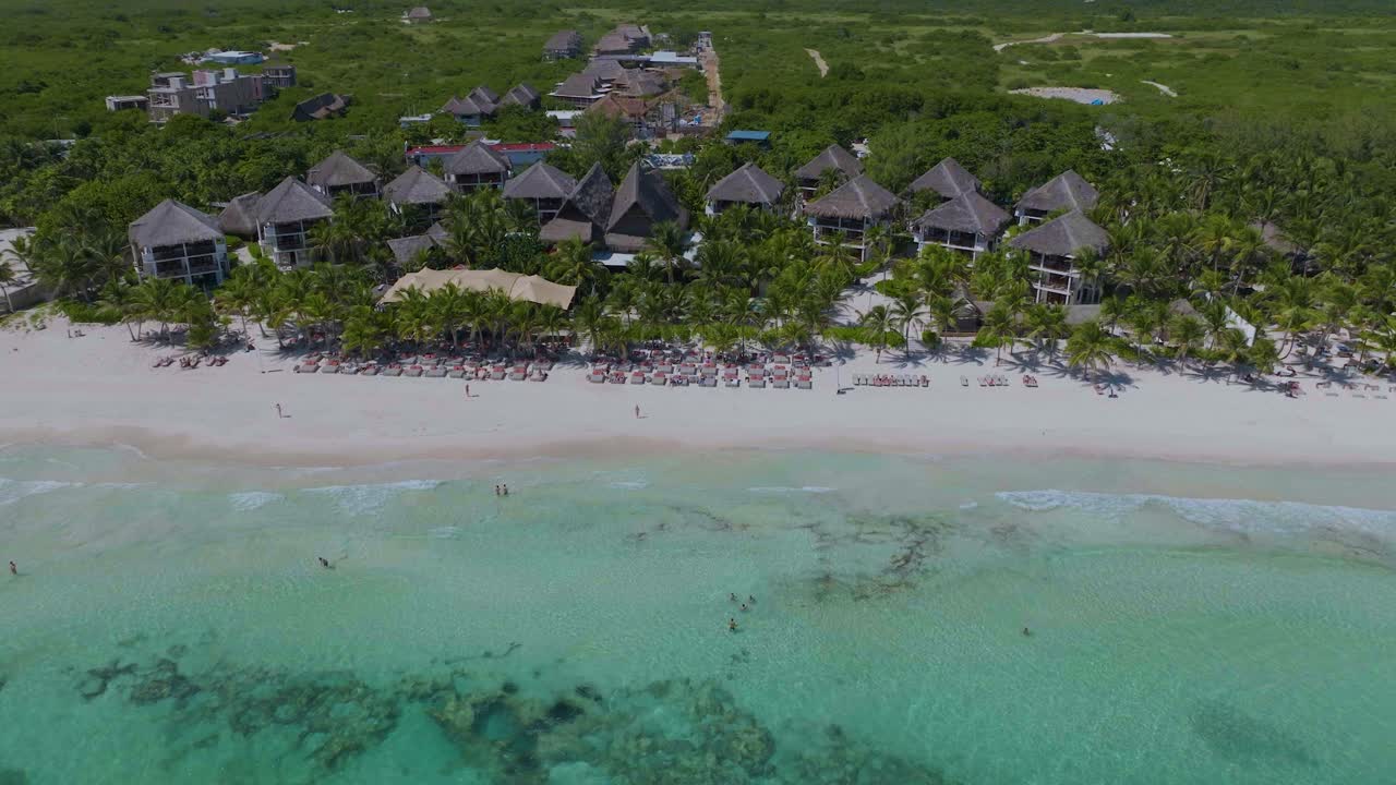 resort de playa en destino turístico de tulum, méxico - vista aérea