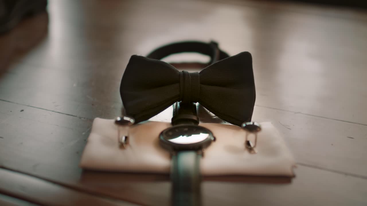 신랑의 세부 사항은 바로  ⁇