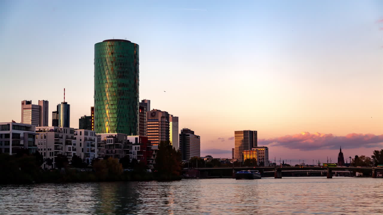 Frankfurt Skyline &amp;amp;amp; River Bridge Traffic