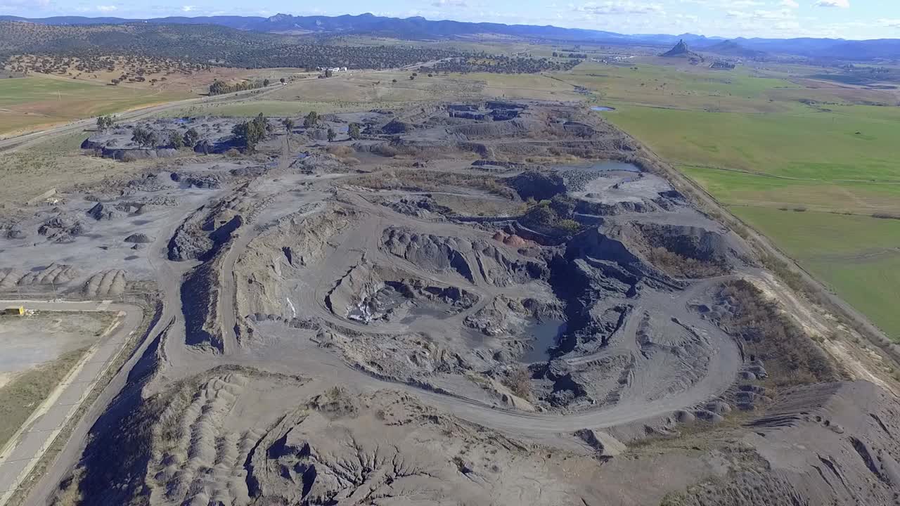 огромный угольный разрез вблизи пеньярройя испания эриал снимок