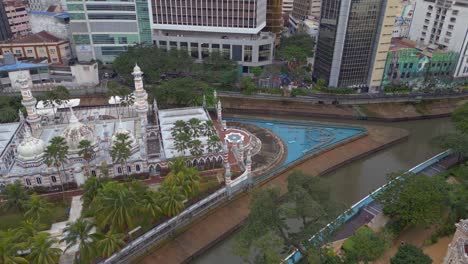 Islam-Mosque-in-Kuala-Lumpur-City,-cloudy-Sky