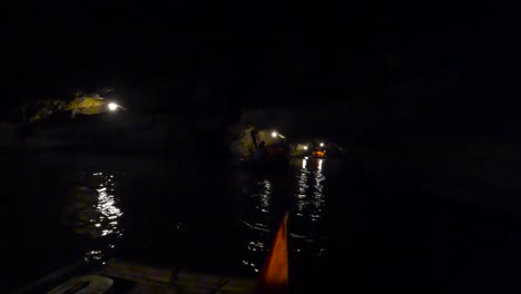 lapso de tiempo desde el frente del barco entrando en cuevas en ninh binh, vietnam
